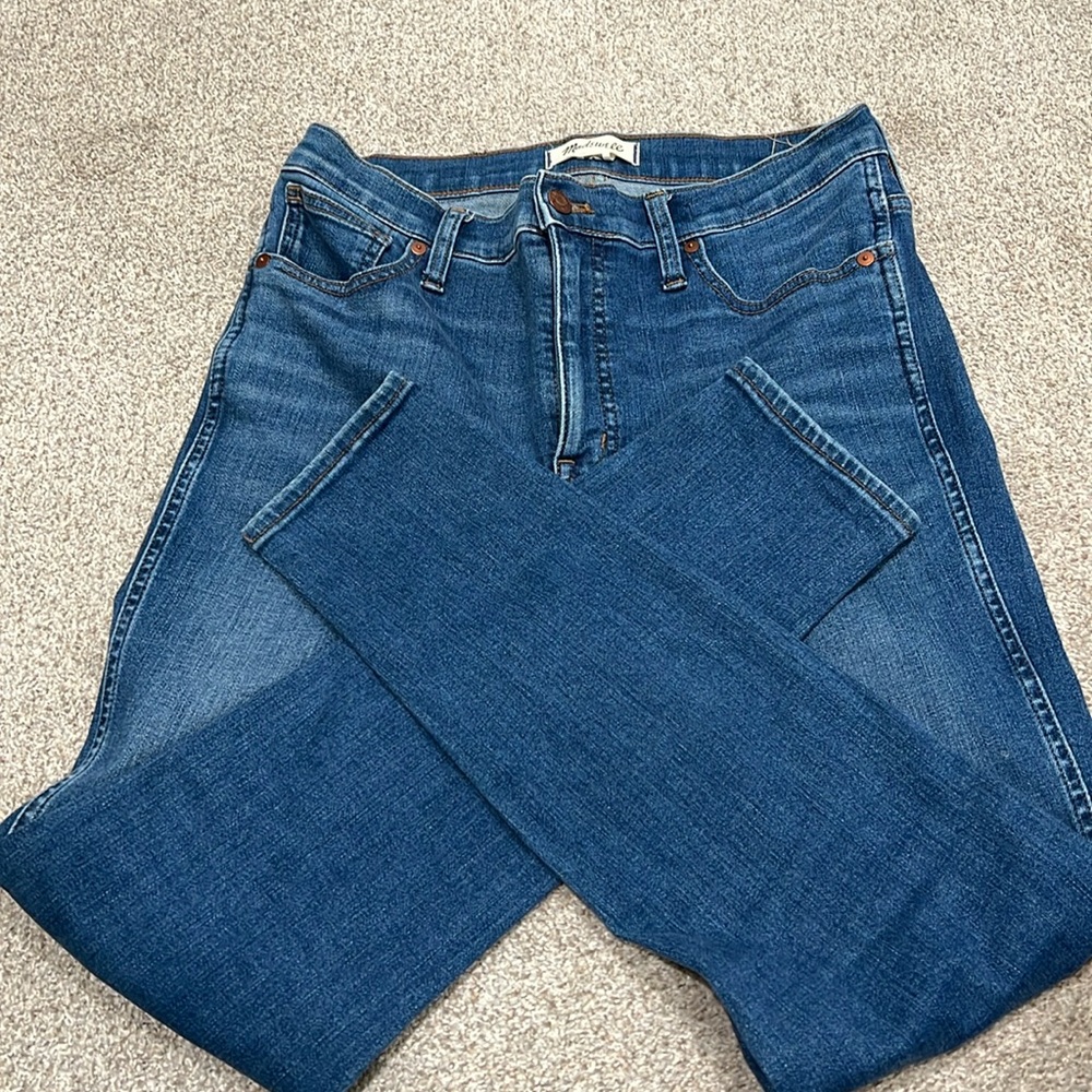 10” high rise skinny jeans. Like new from Madewell. Size 29
